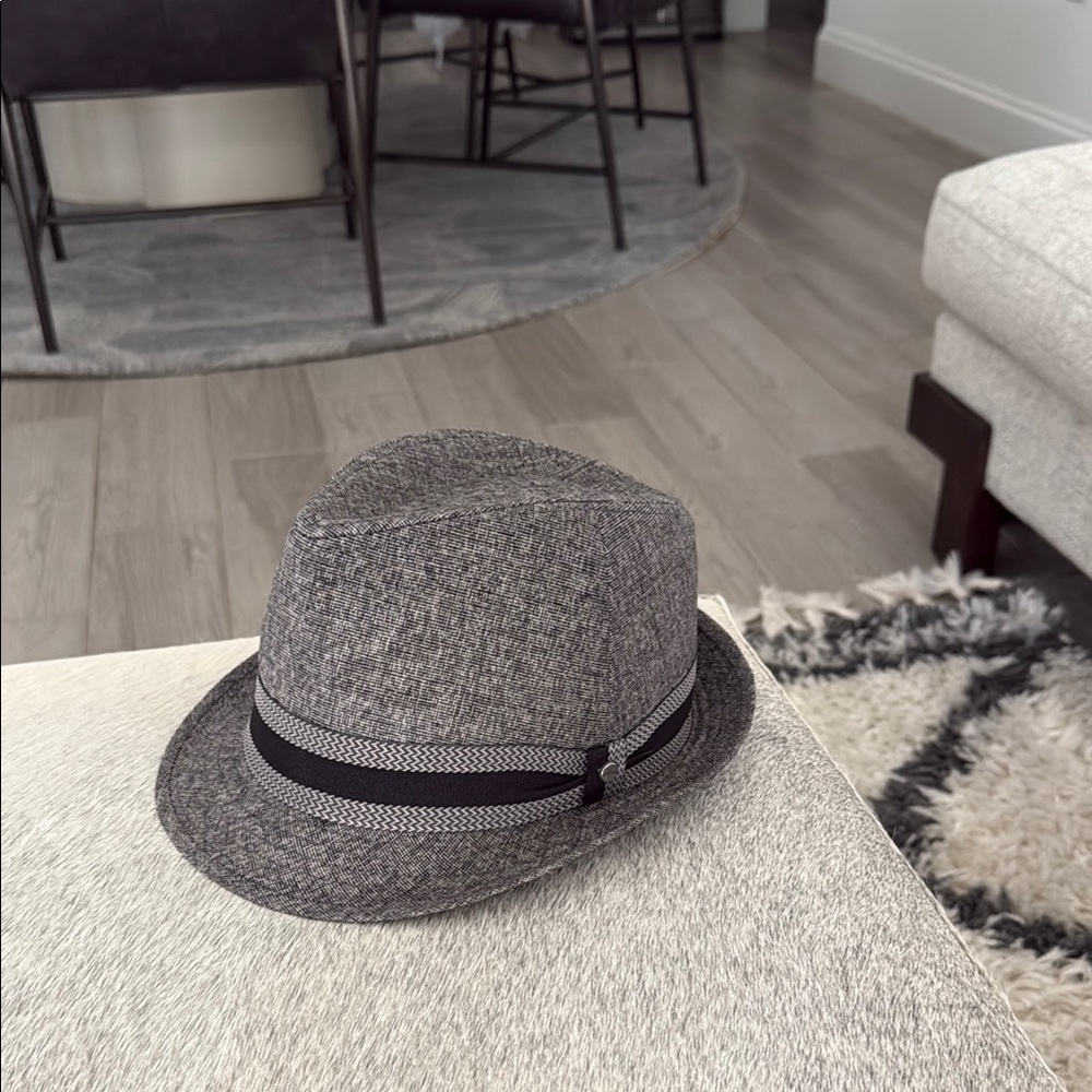 Stylish Gray Fedora Hat NWOT, never worn, size S/M
